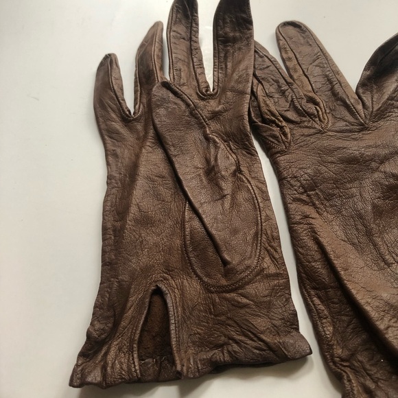Dark Brown Leather Gloves with Vintage Texture and Wrist-Length Design - Picture 4 of 6